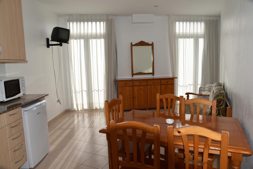 Apartamentos Ar Dosjoimi Лорет де Мар Екстериор снимка