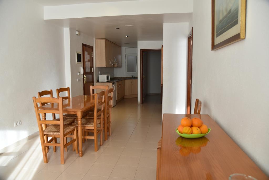 Apartamentos Ar Dosjoimi Лорет де Мар Екстериор снимка