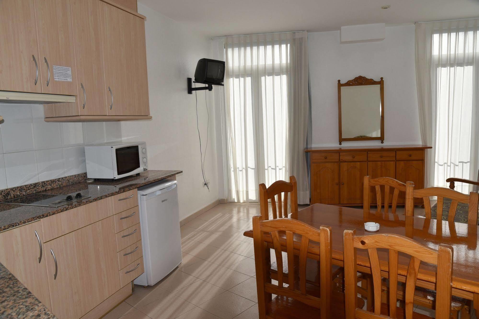 Apartamentos Ar Dosjoimi Лорет де Мар Екстериор снимка