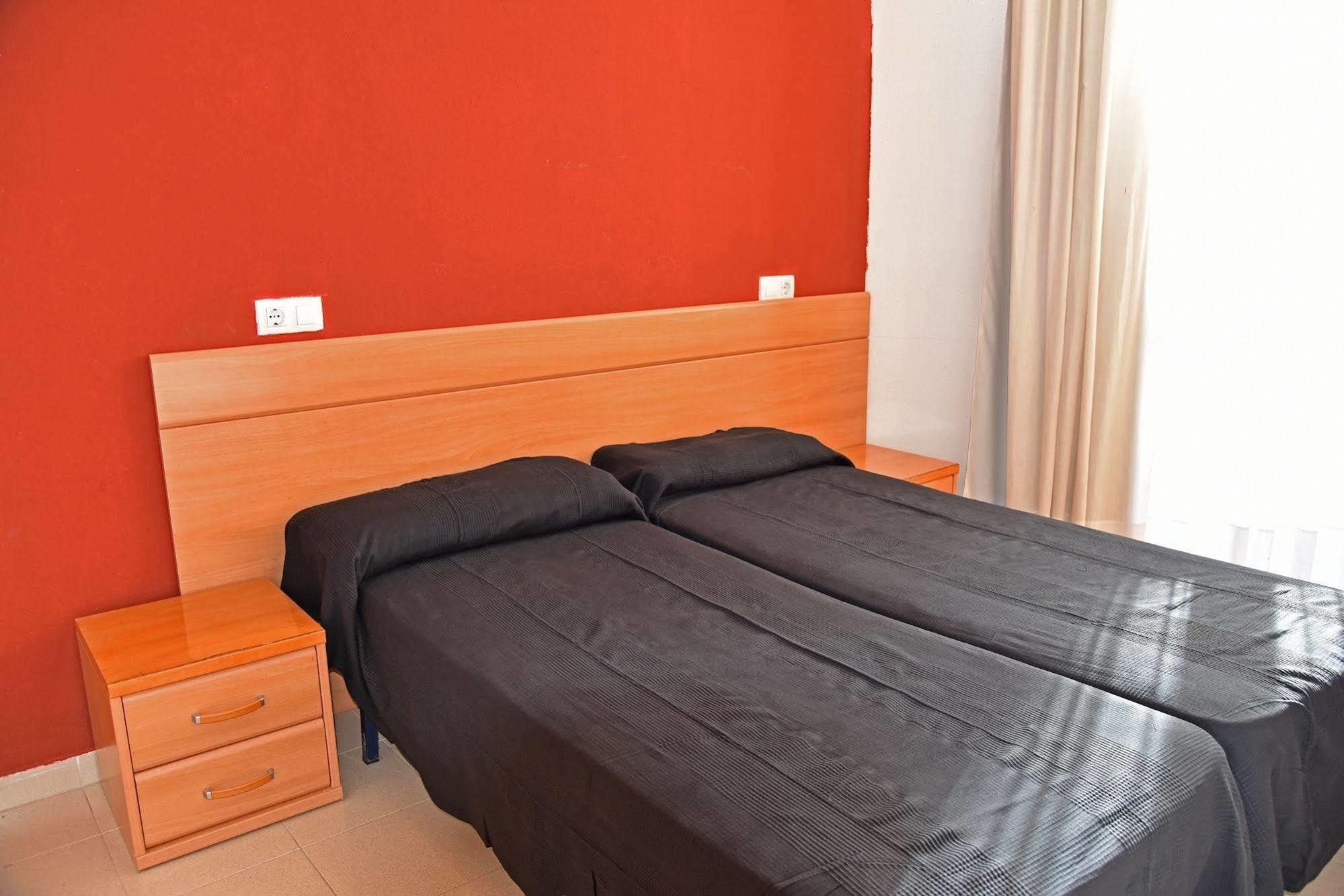 Apartamentos Ar Dosjoimi Лорет де Мар Екстериор снимка