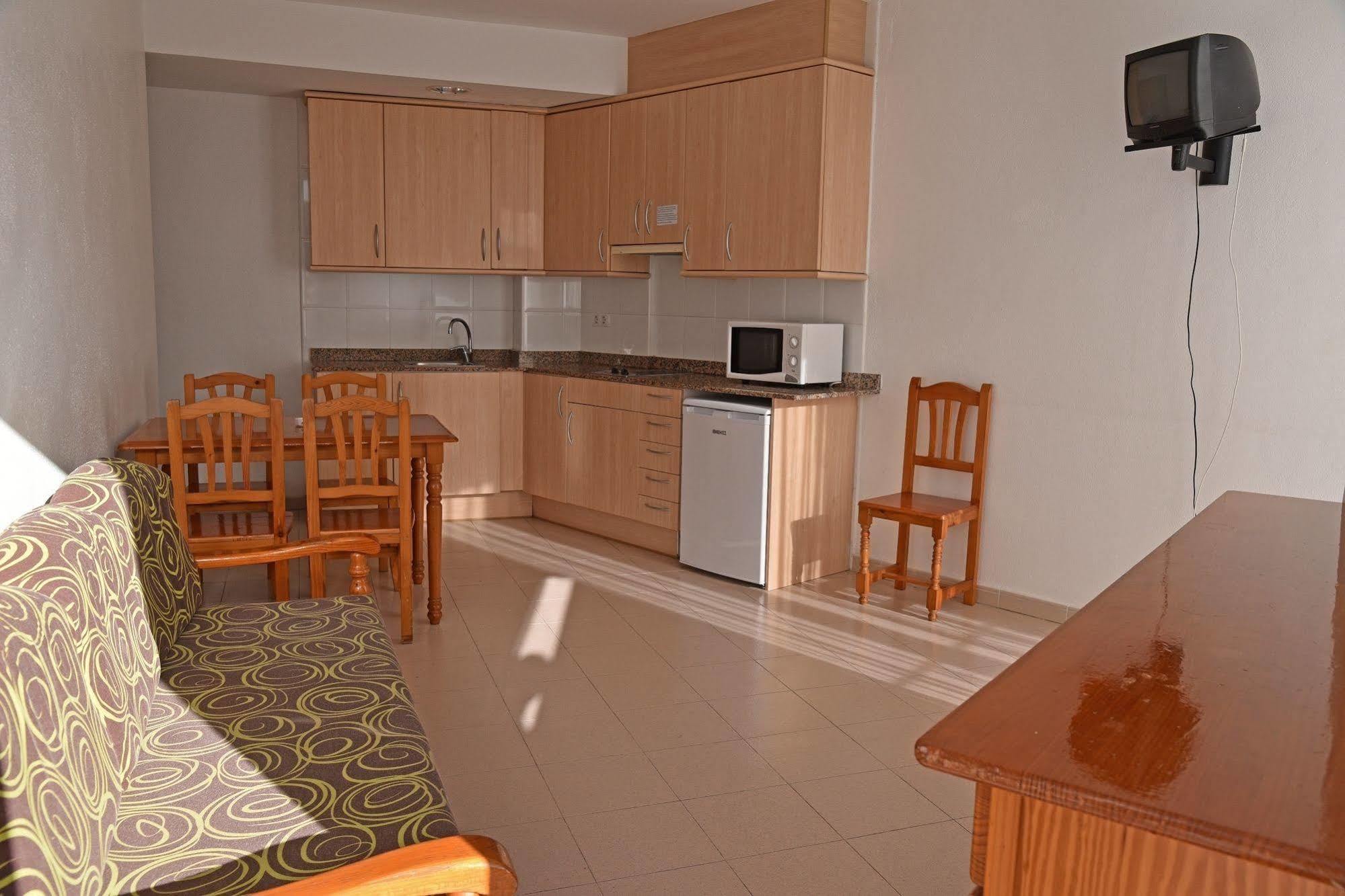 Apartamentos Ar Dosjoimi Лорет де Мар Екстериор снимка