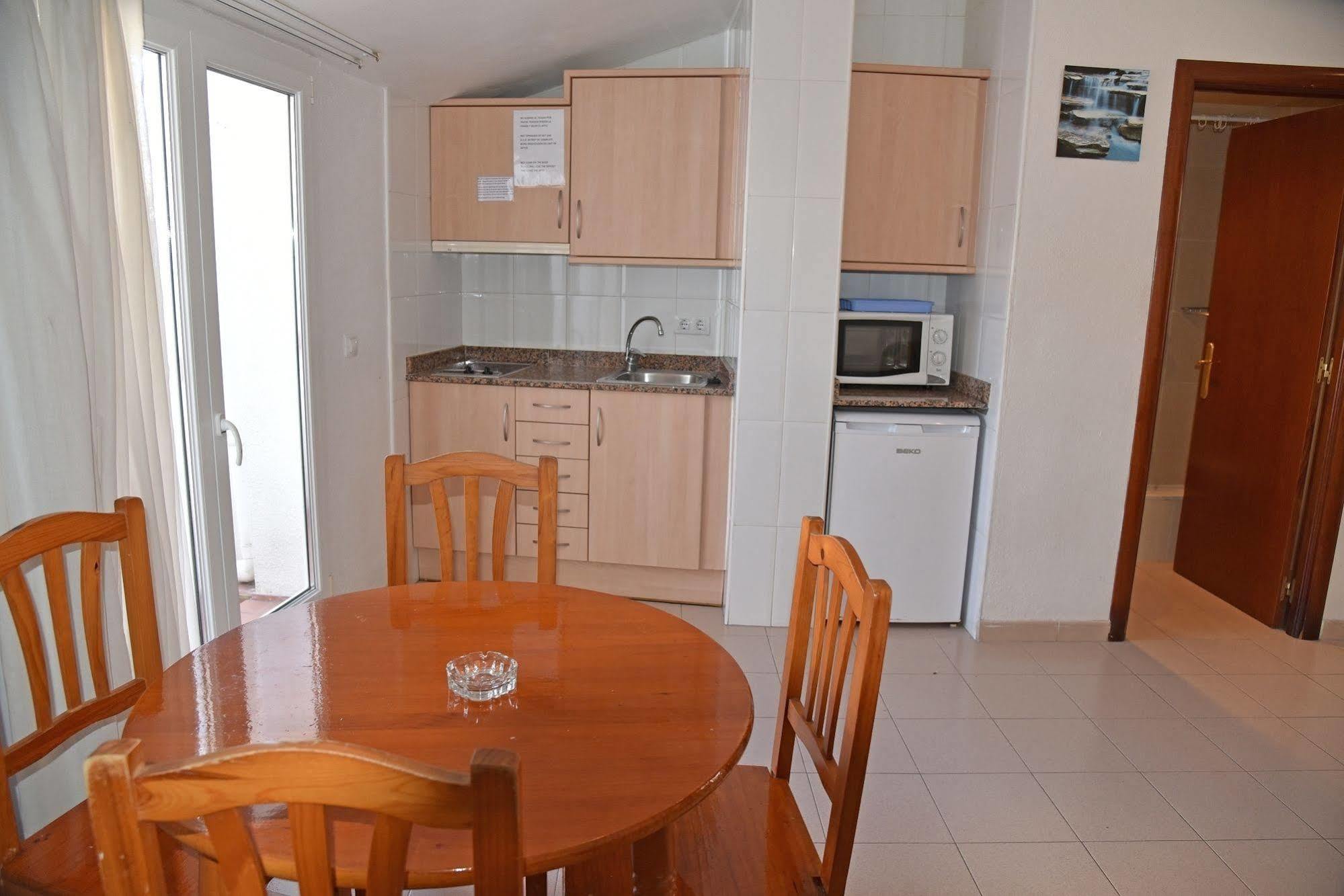 Apartamentos Ar Dosjoimi Лорет де Мар Екстериор снимка