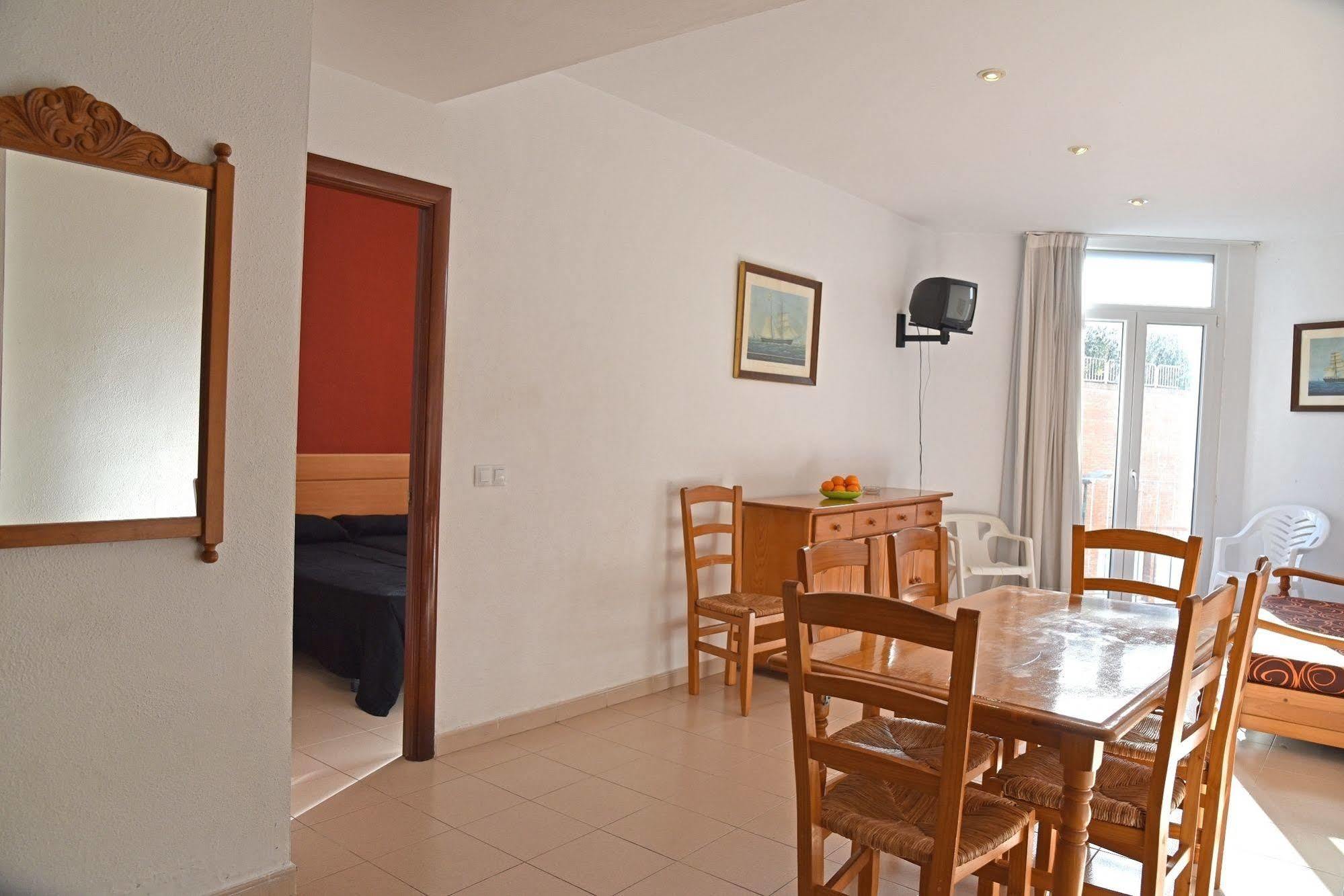 Apartamentos Ar Dosjoimi Лорет де Мар Екстериор снимка