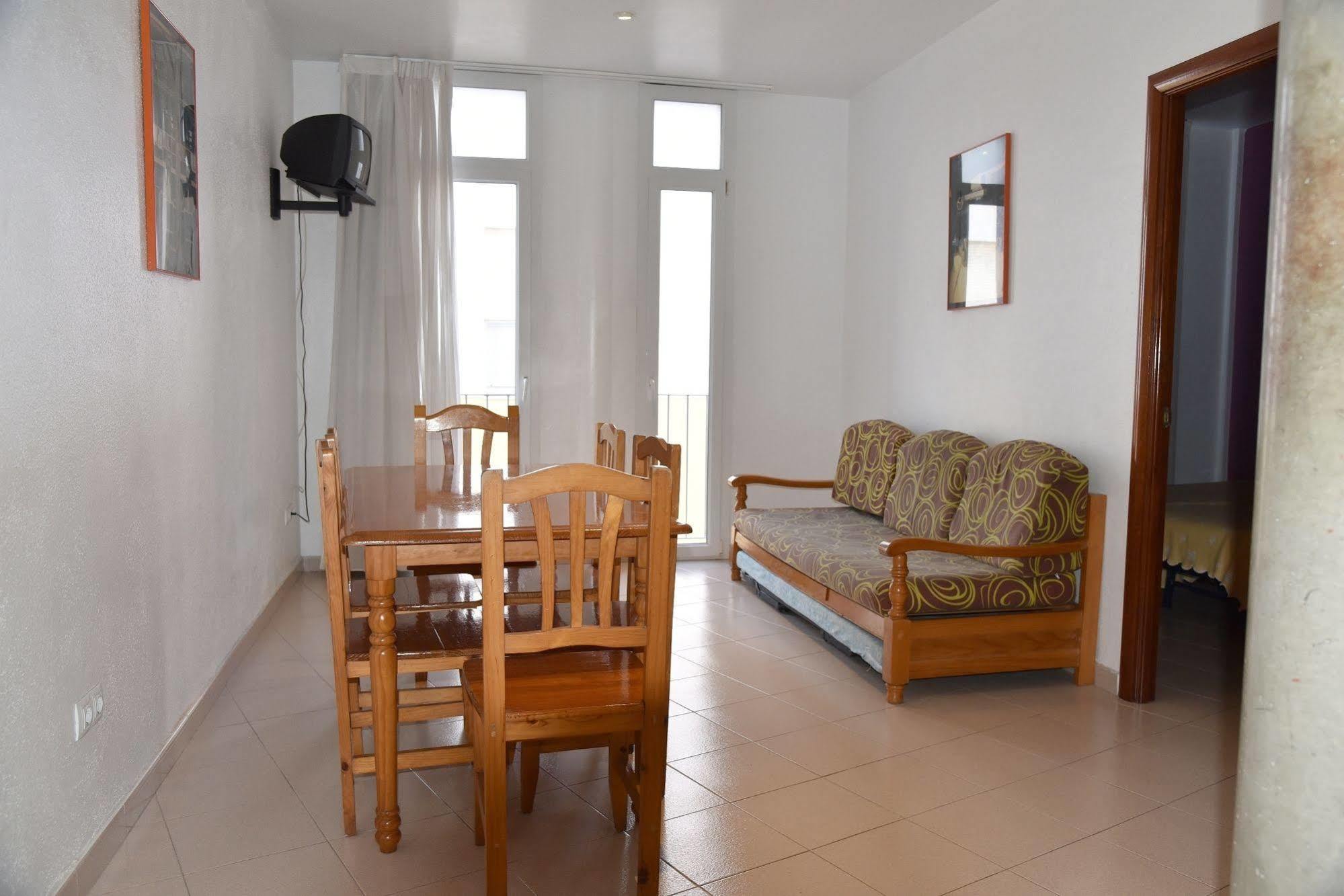 Apartamentos Ar Dosjoimi Лорет де Мар Екстериор снимка