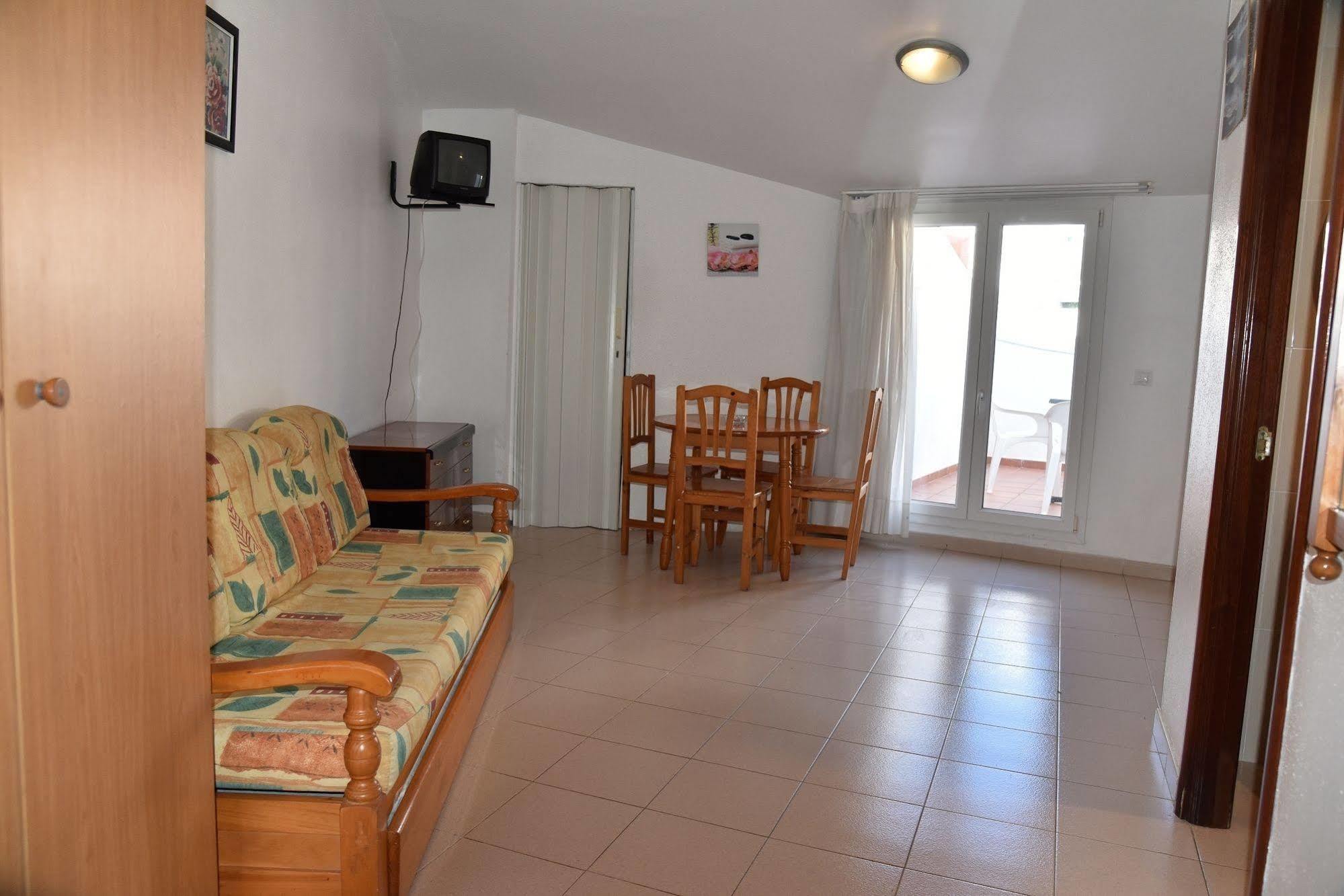 Apartamentos Ar Dosjoimi Лорет де Мар Екстериор снимка