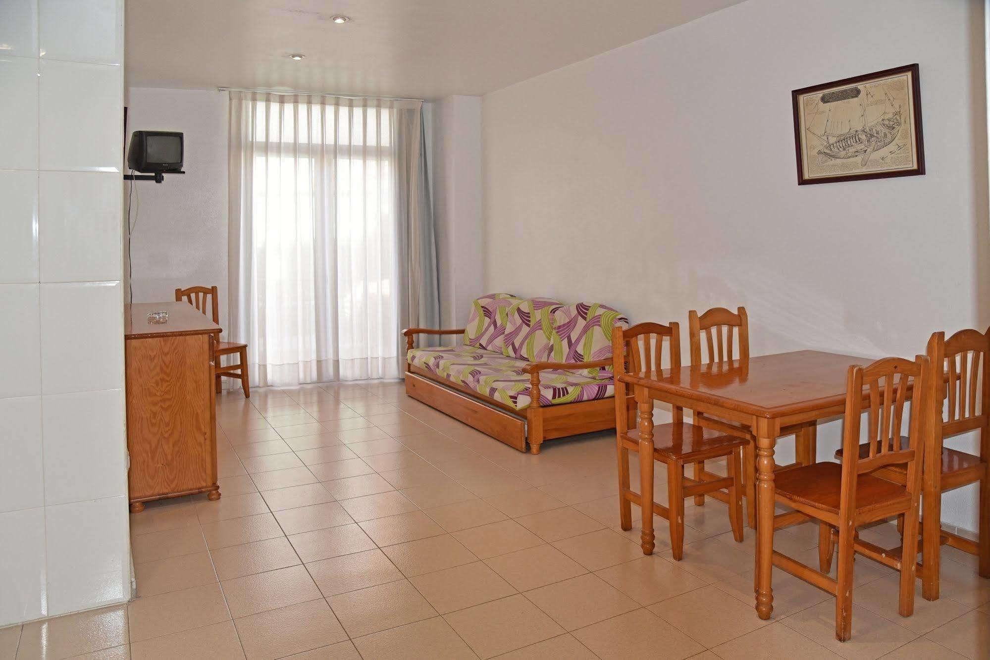 Apartamentos Ar Dosjoimi Лорет де Мар Екстериор снимка
